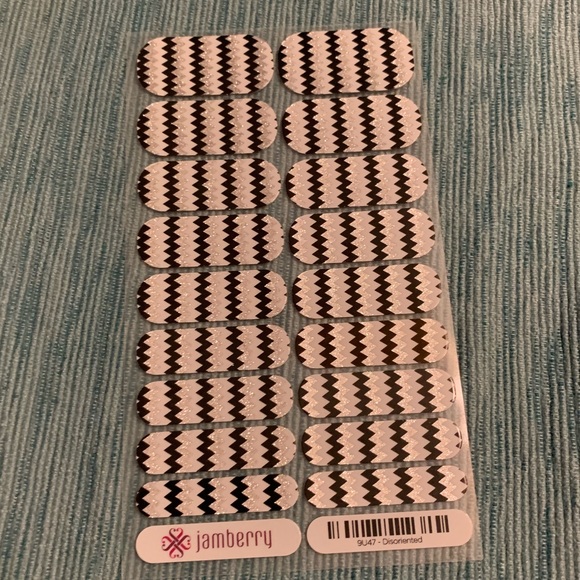 Full sheet of Jamberry’s Disoriented wrap. - Picture 1 of 1